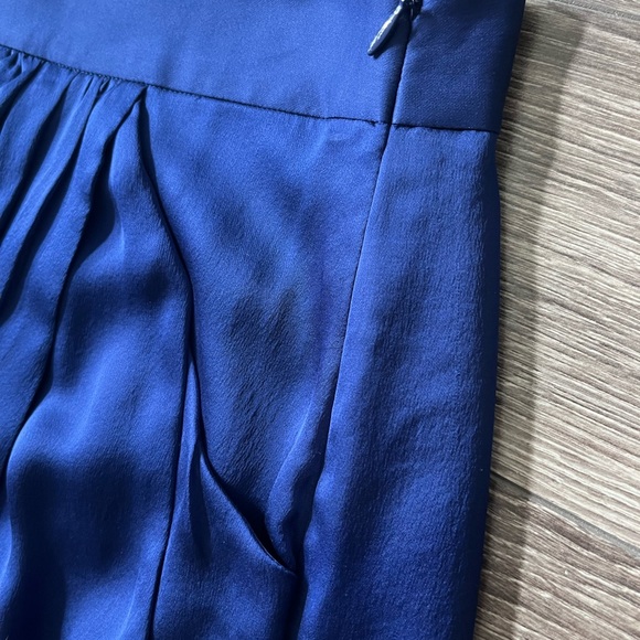 Club Monaco silk mini skirt - Picture 3 of 6